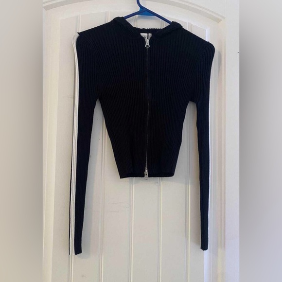 Cropped black zip up - Picture 1 of 1